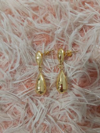 Pendientes Largos de Lágrima Chapado en Oro 18K