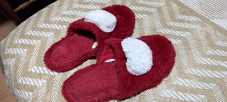 Zapatillas de estar por casa rojas y blancas