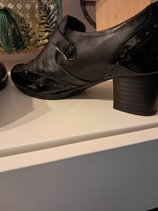 Zapatos de tacón negros con hebilla
