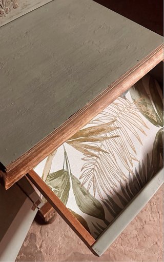 Comodino vintage a righe
