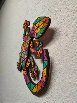 Geco decorativo geometrico in legno