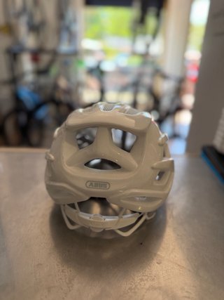 Casco Abus Airbreaker Pure White