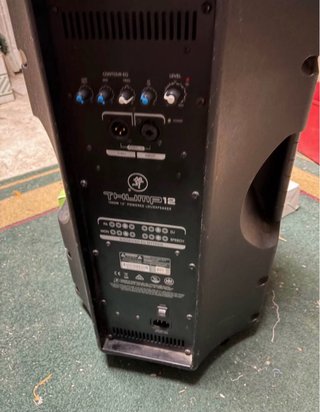 Altavoz Mackie 1000W + Mesa Mix8 + 2 Micros