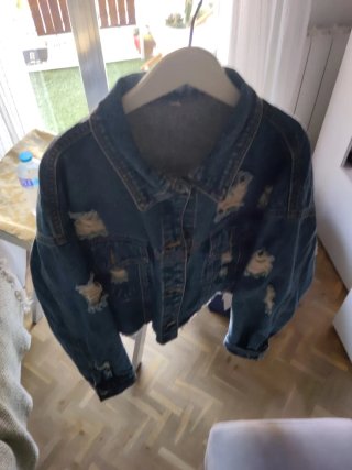 Chaqueta vaquera desgastada