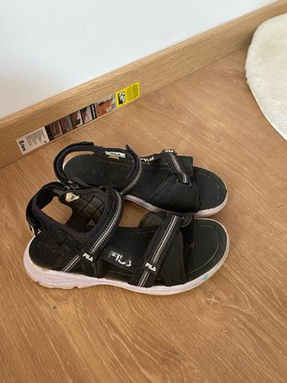 Sandalias Fila Negras y Blancas