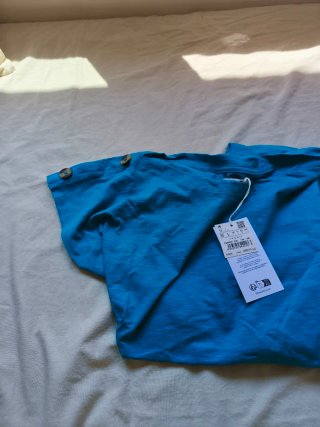 Camiseta turquesa botones hombro Talla L