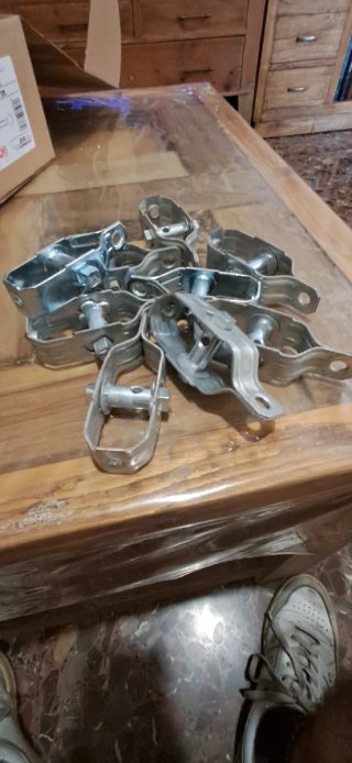 Tensores metálicos para vallas o tendederos.