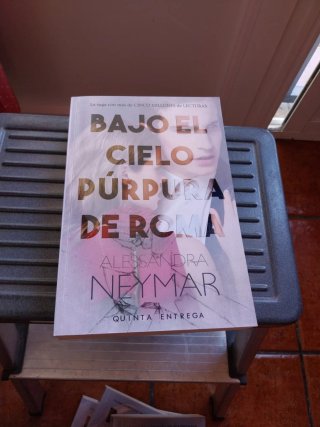 Saga de libros " Bajo el cielo púrpura de roma"