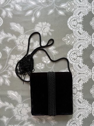 Bolso de fiesta negro de terciopelo