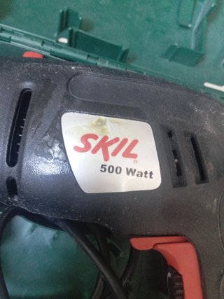 Taladro  700W con maletín
