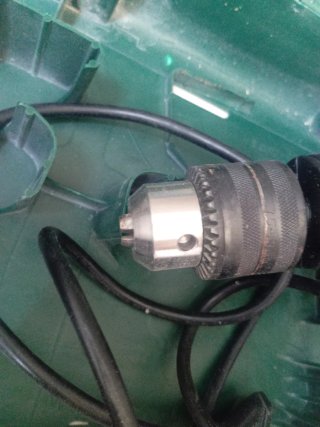 Taladro  700W con maletín
