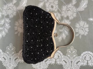 Bolso de fiesta negro con pedrería