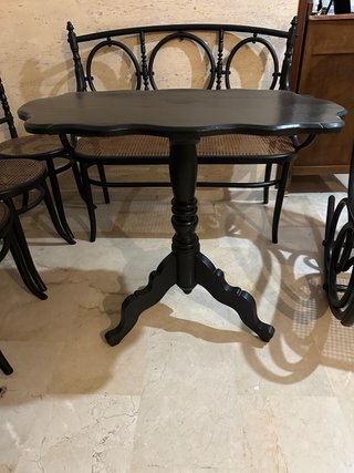 Salón antiguo madera y mimbre
