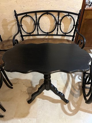 Salón antiguo madera y mimbre