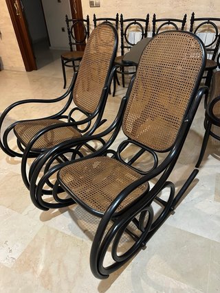 Salón antiguo madera y mimbre