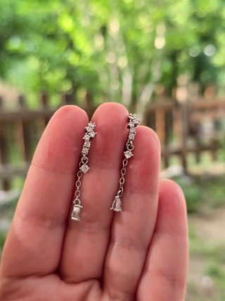 Pendientes plateados con colgantes