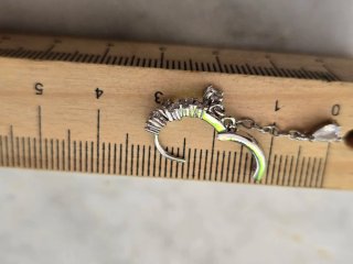 Pendientes plateados con colgantes