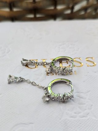 Pendientes plateados con colgantes