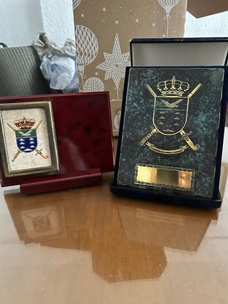 Metopas Suige Canarias con Escudo y Espadas