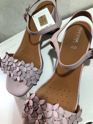 Sandalias Geox rosas con flores