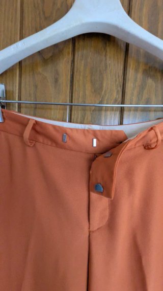 Pantalón traje pinzas naranja corte recto