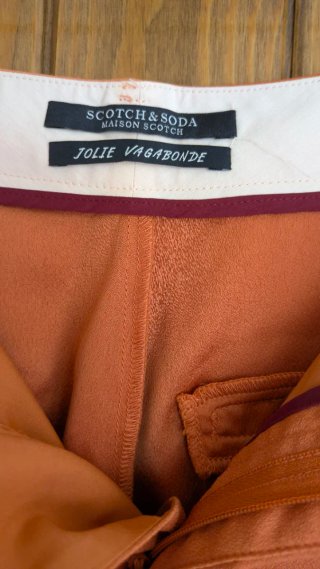 Pantalón traje pinzas naranja corte recto
