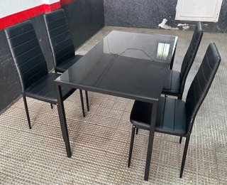 Mesa comedor negra con 4 sillas