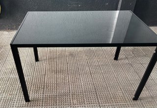 Mesa comedor negra con 4 sillas