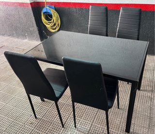 Mesa comedor negra con 4 sillas
