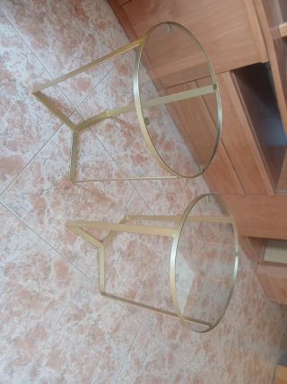 Juego 2 mesas auxiliares cristal y metal dorado