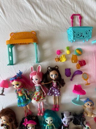 Lote Muñecas Enchantimals y Accesorios