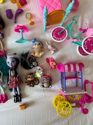 Lote Muñecas Enchantimals y Accesorios
