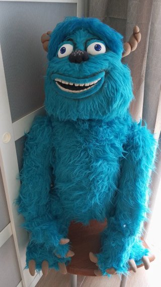 Peluche Sulivan Monstruos S.A. Navidad