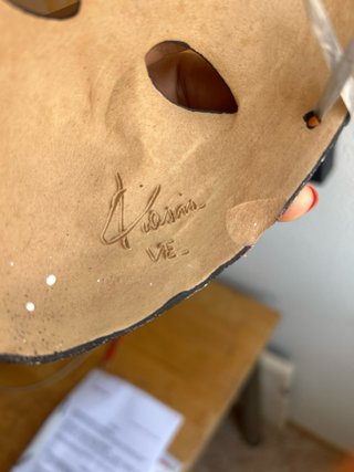 Máscara veneciana negra firmada