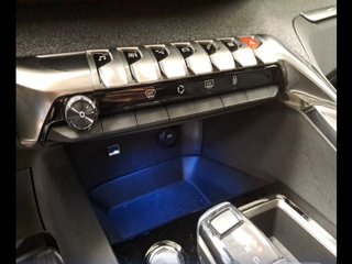 PEUGEOT 3008 2 1.5 BlueHDi 96kW S&S EAT8 / Allure