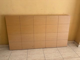 Cabezal de madera con base