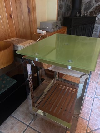 Mesa auxiliar cristal y metal
