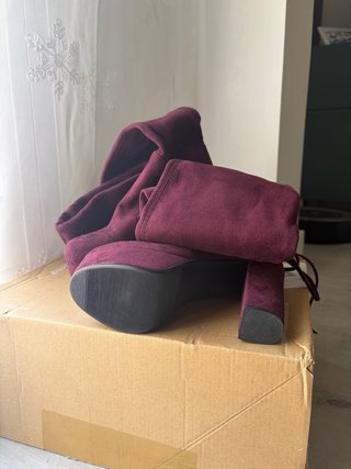 Botas de terciopelo granate