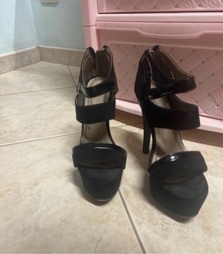 Scarpe con tacco alto nere