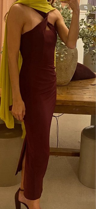 Vestido Suzanne, marca Bimani Color burdeos