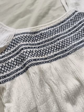 Blusa cuello cuadrado bordada