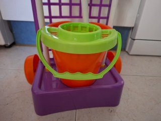 Carrito de limpieza de juguete