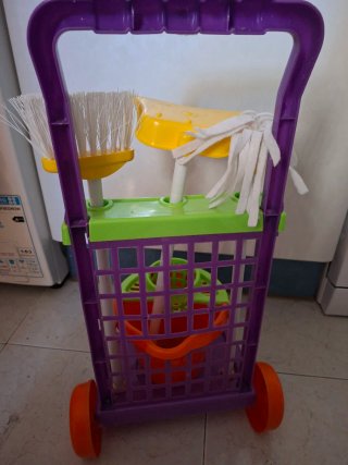 Carrito de limpieza de juguete