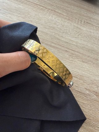 Pulsera Louis Vuitton Rígida Dorada