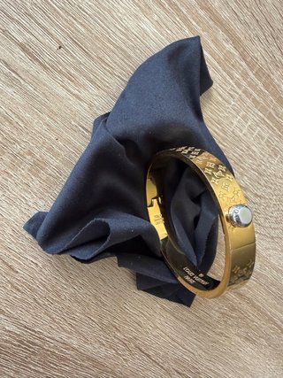 Pulsera Louis Vuitton Rígida Dorada