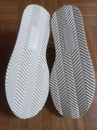 Zapatos charol niña beige.TALlA 32.