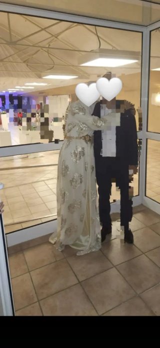Ropa de fiesta dorada y blanca taleja