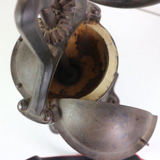MACINACAFFE ANTICO IN GHISA CON VOLANO 1800