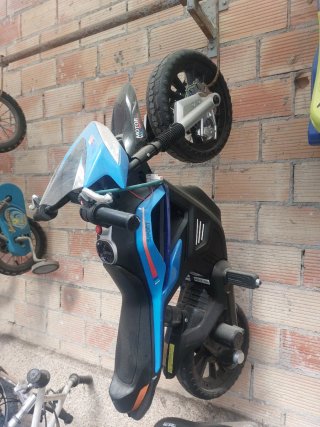 Moto eléctrica infantil