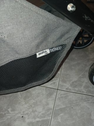 Carrito de bebé gris